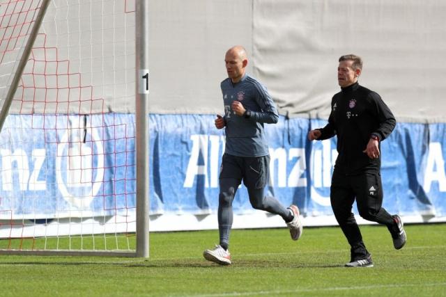 球员之间更 球员之间更